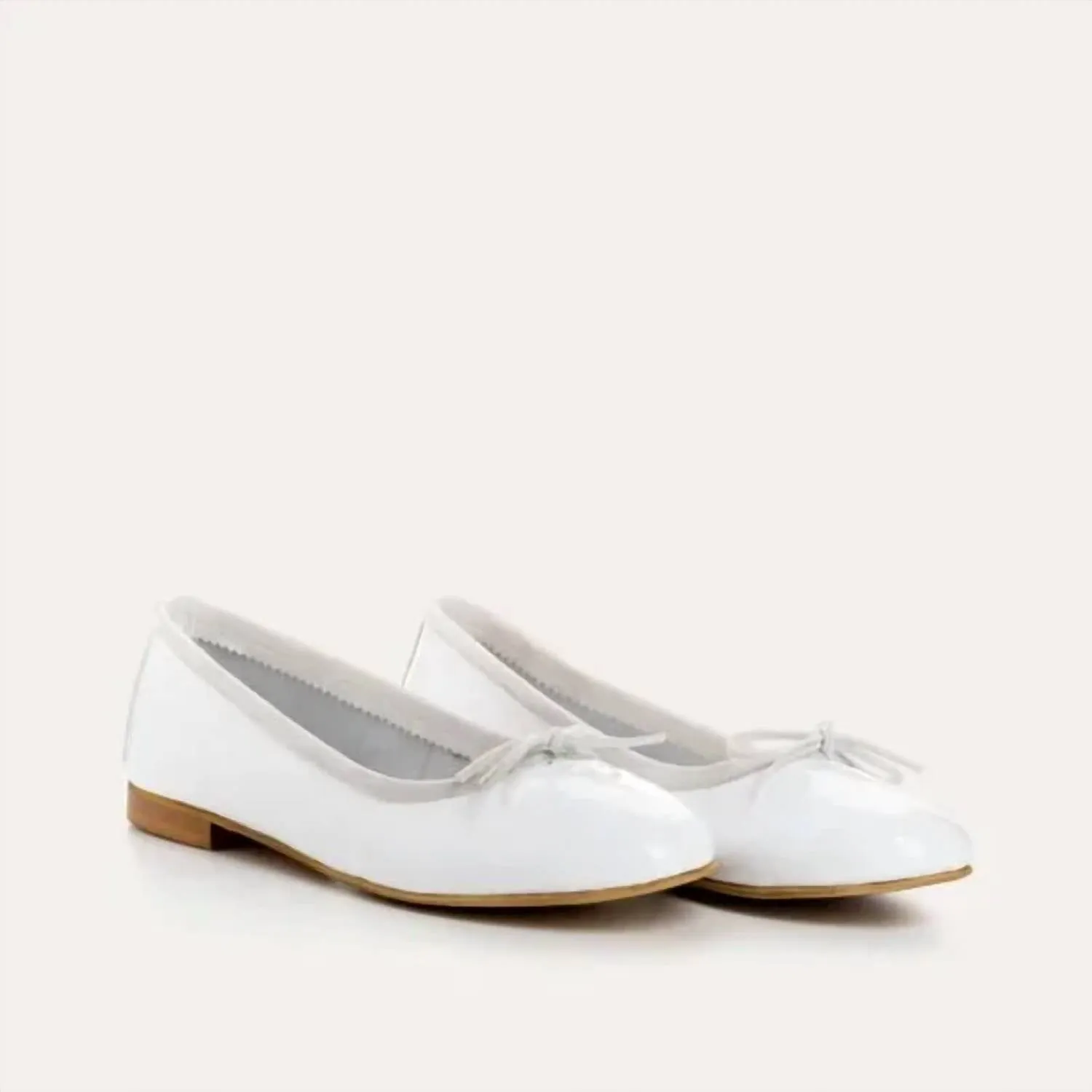 Carmen Vernis In Blanc
