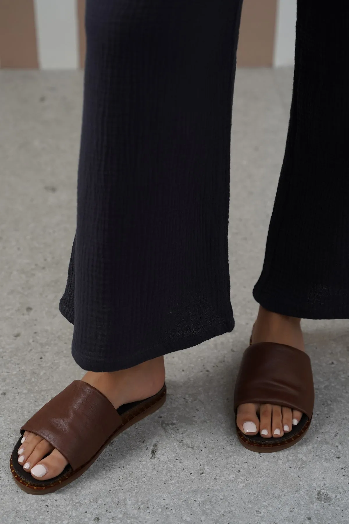 LEATHER SLIDES