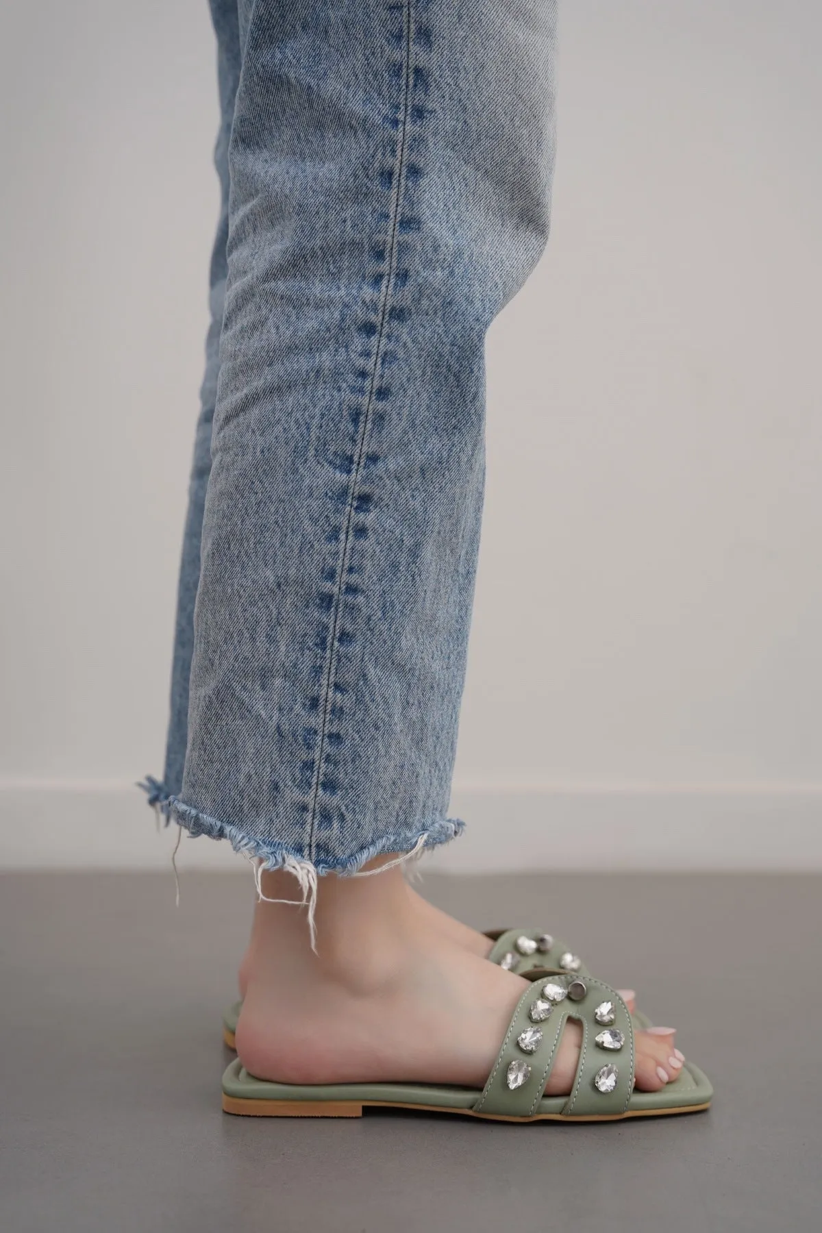 STUDDED CRYSTAL SLIDES