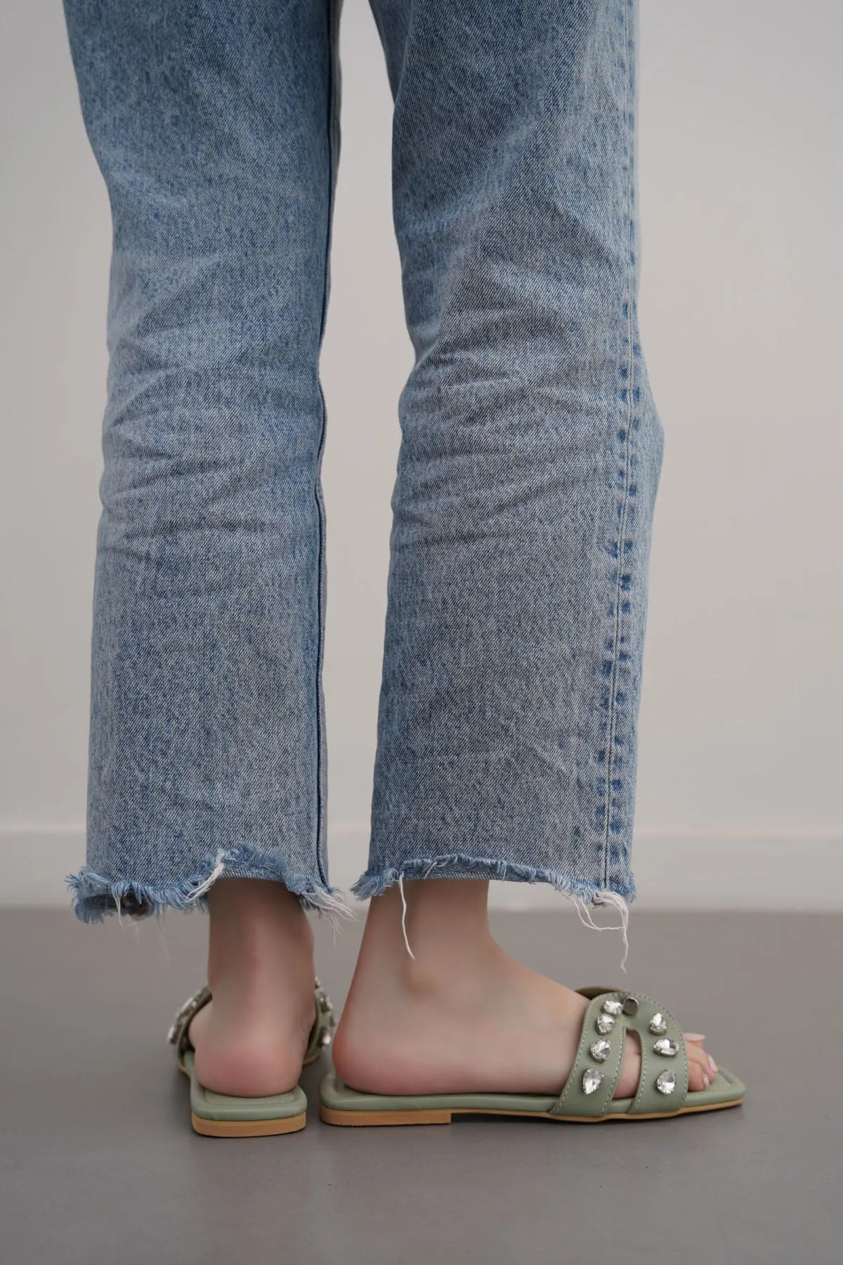 STUDDED CRYSTAL SLIDES