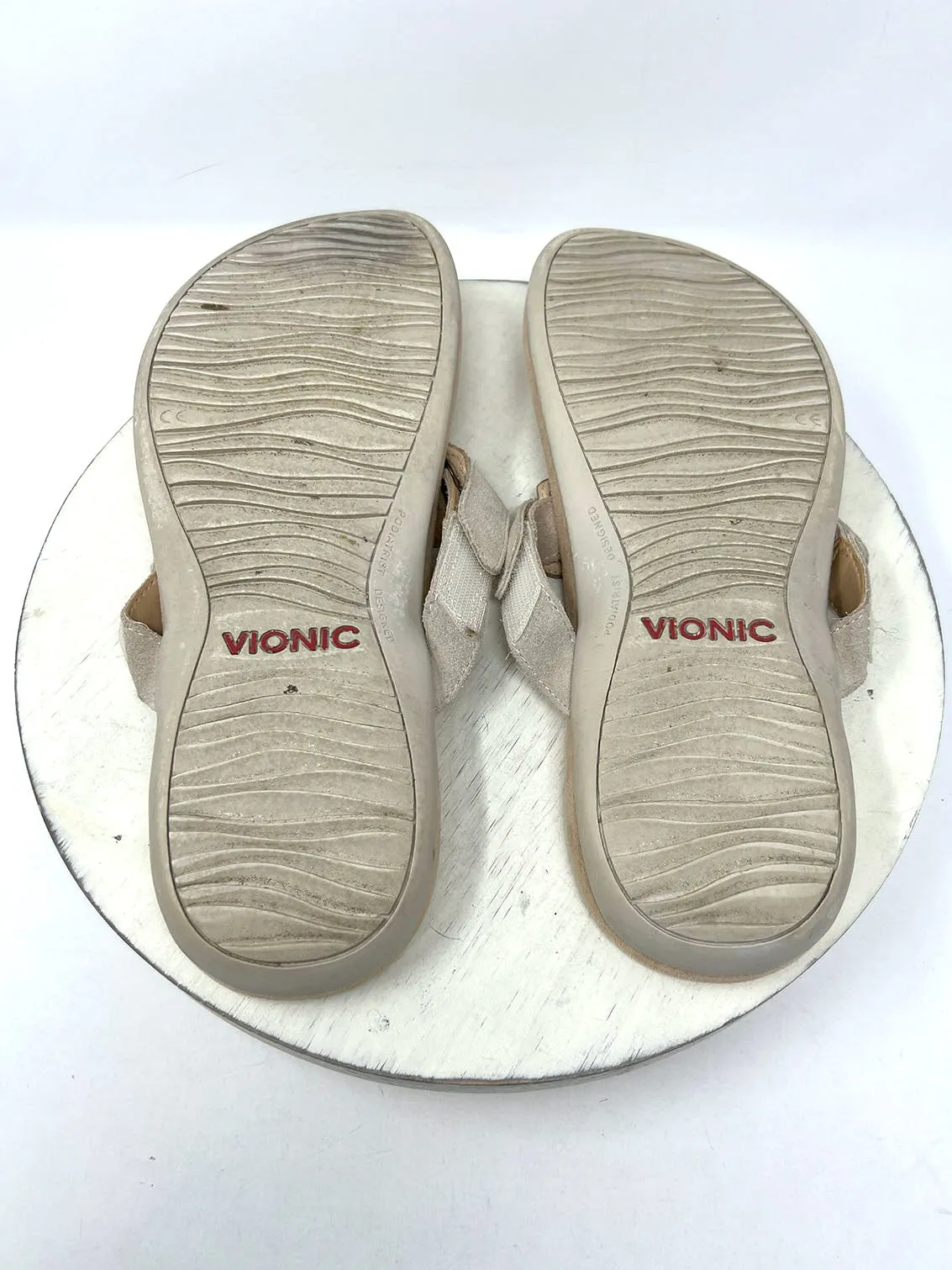 Vionic Size 12 Cream & Taupe Snakeskin Print Sandals