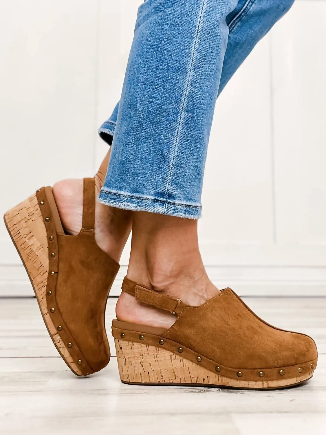 Women's Make Me Blush Clog In Brown Faux Suede