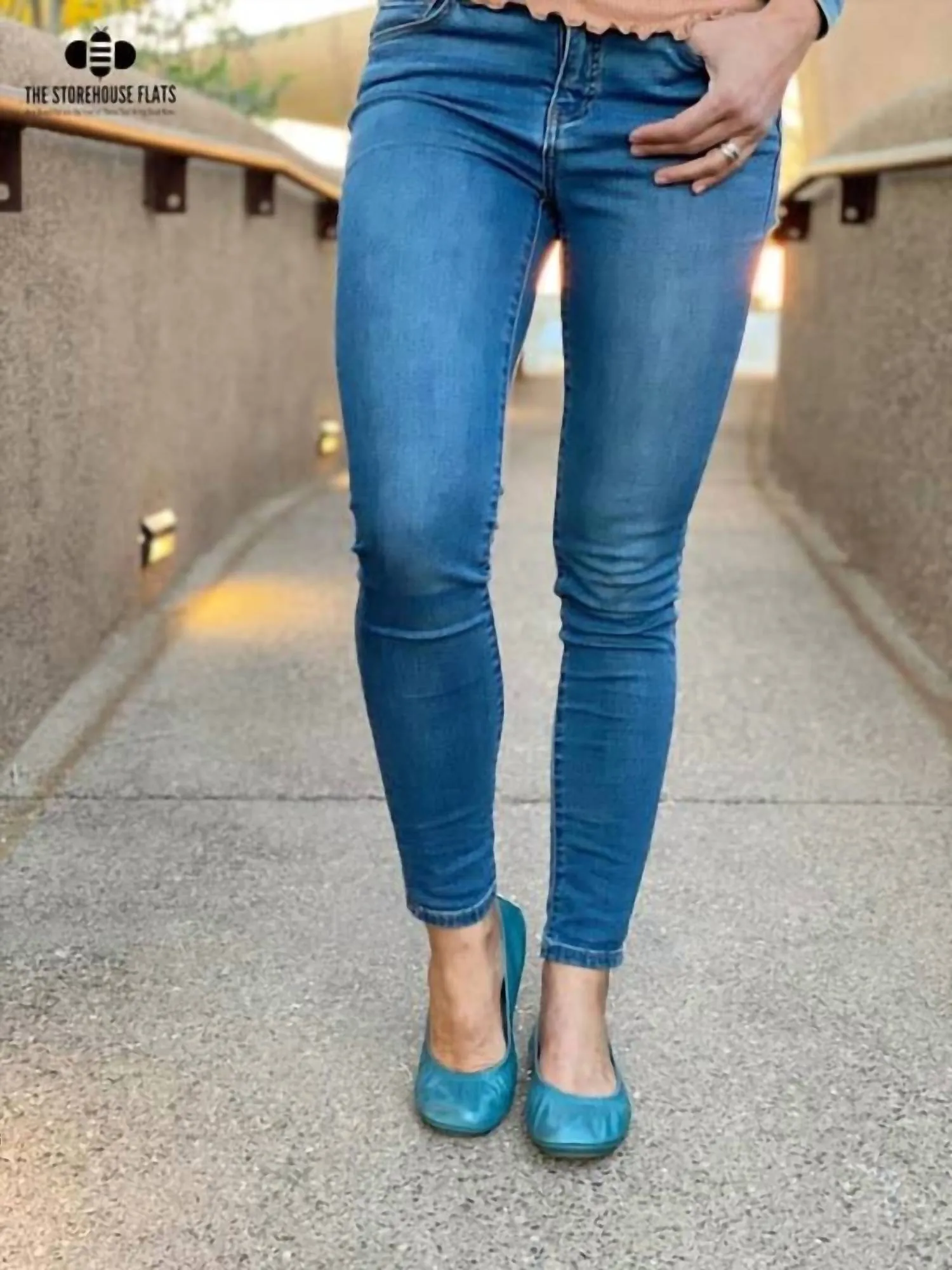 Women's Oil Tanned Flats In Blustery Day